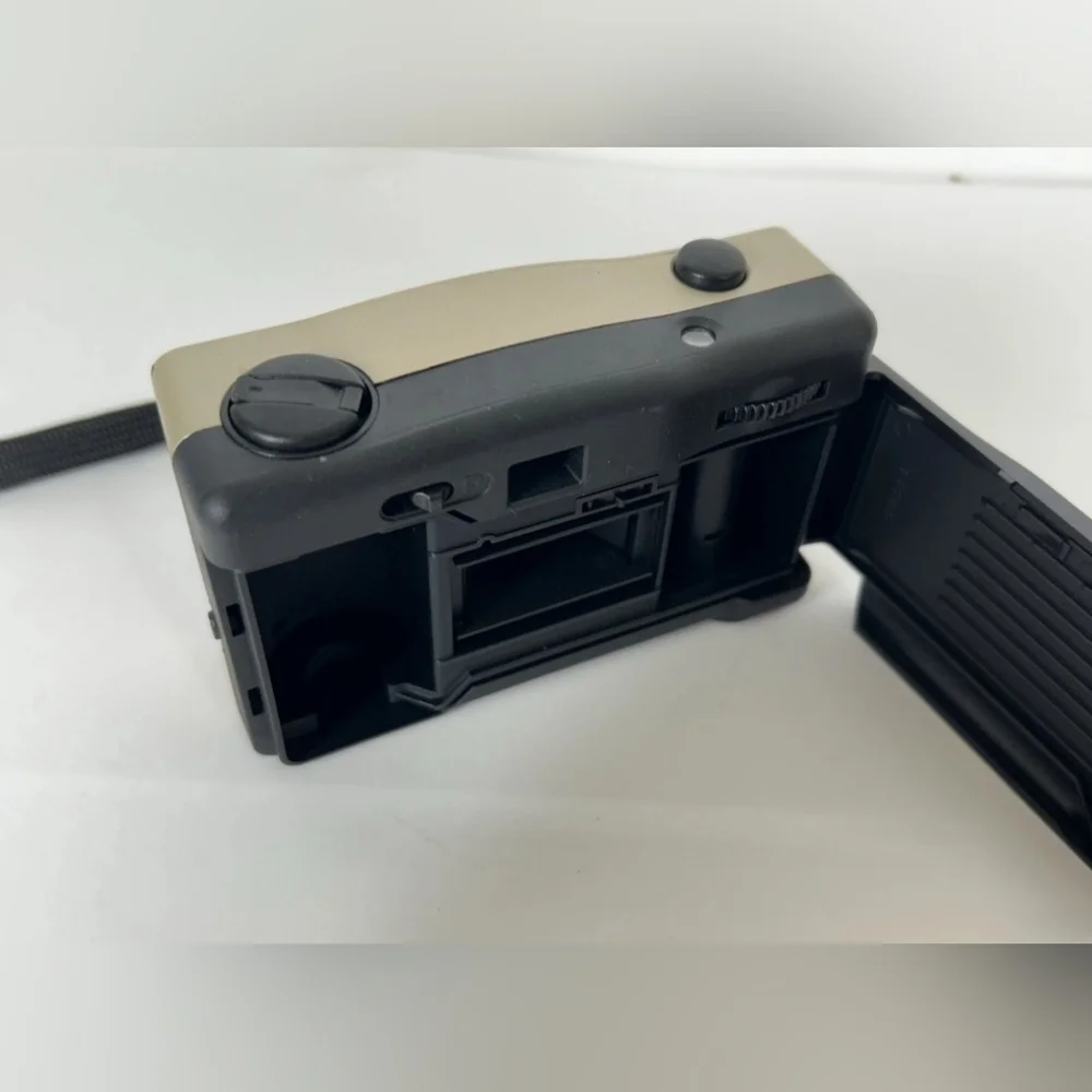 Vivitar Focus Free PN2011 Point and Shoot Film Camera